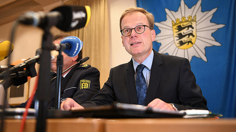 Oberstaatsanwalt Alexander Boger bei einer Pressekonferenz in Konstanz.
