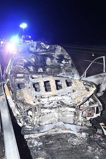 Trümmer und Autowracks auf der A95: Die Bilder vom Bergungseinsatz.