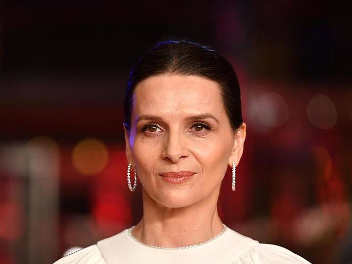 Juliette Binoche wird für ihr Engagement für das Kino geehrt.