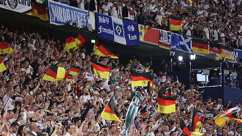 Die Fans der deutschen Nationalmannschaft beim Eröffnungsspiel.