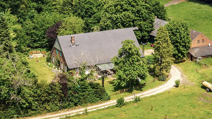 "Das Sommerhaus der Stars" 2025 sorgt bereits vor TV-Start für Schlagzeilen.