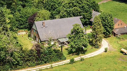 "Das Sommerhaus der Stars" 2025 sorgt bereits vor TV-Start für Schlagzeilen.