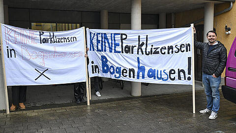 Der Widerstand gegen neue Parklizenzzonen in Altbogenhausen ist gut organisiert und laut.