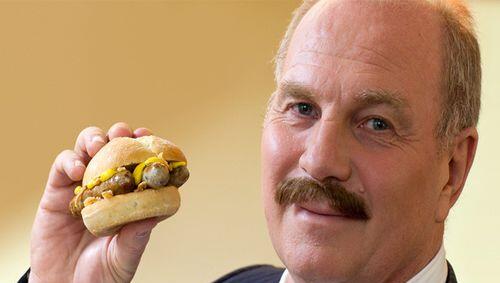 Mit dem Nürn-Burger bei Mc Donald’s hat Uli Hoeneß ein Mega-Geschäft abgeschlossen. Mit dem Nürn-Burger bei Mc Donald’s hat Uli Hoeneß ein Mega-Geschäft abgeschlossen.