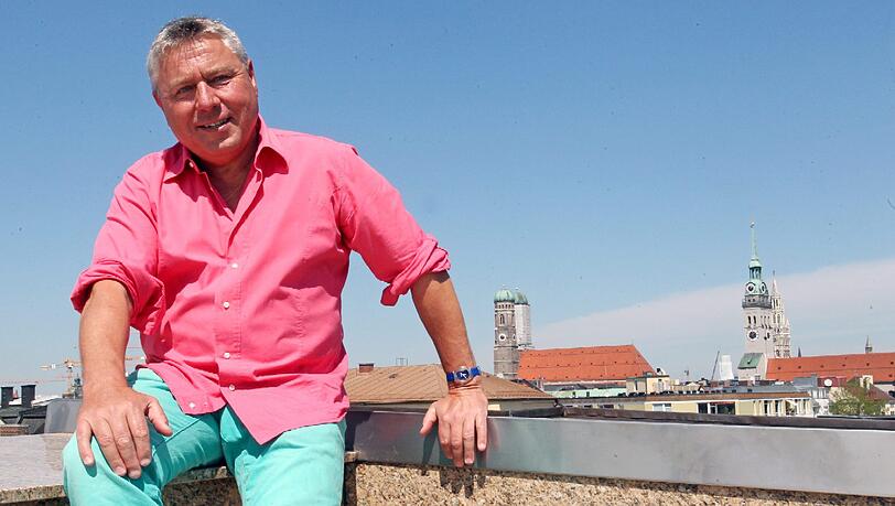&bdquo;Man darf nicht andauernd drüber nachdenken, sonst wird man verrückt&ldquo;: Dietmar Holzapfel auf dem Dach der Deutschen Eiche.