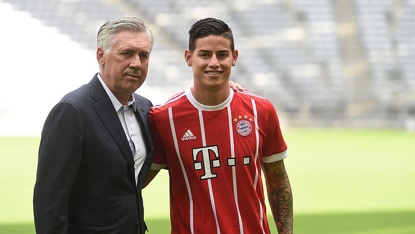 James Rodríguez (r.) kam auf Empfehlung von Carlo Ancelotti nach München. Nun spielt der 26-Jährige offenbar mit dem Gedanken nach Madrid zurückzukehren.