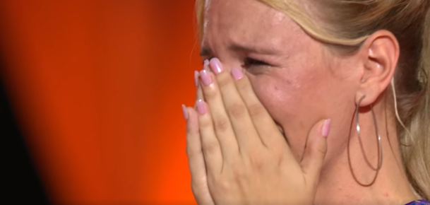 Nadine Ellrich konnte ihr Gl&uuml;ck kaum fassen. W&auml;hrend des Antrags von Julian Fiege brach sie in Tr&auml;nen aus.