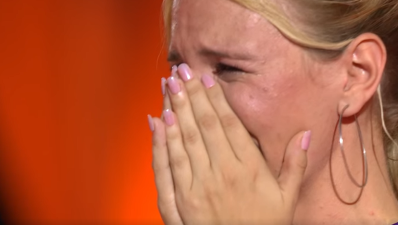 Nadine Ellrich konnte ihr Gl&uuml;ck kaum fassen. W&auml;hrend des Antrags von Julian Fiege brach sie in Tr&auml;nen aus.