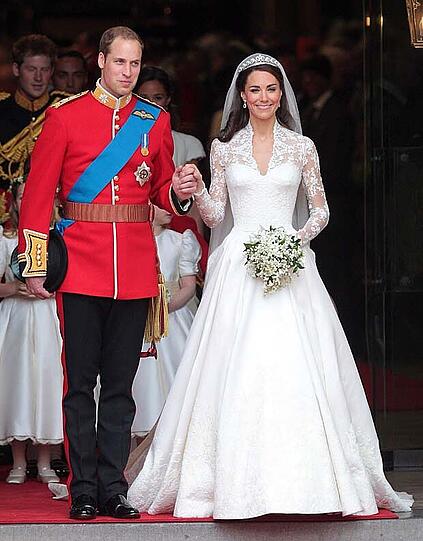 DIE SCHÖNE KATE: Als William und Kate sich am 29. April in der Westminster Abbey das Ja-Wort gaben, konnten Millionen von Frauen nur noch schluchzen. Seit fast einem Jahr besteht nun diese Ehe, die als Studenten-Liebe begann...