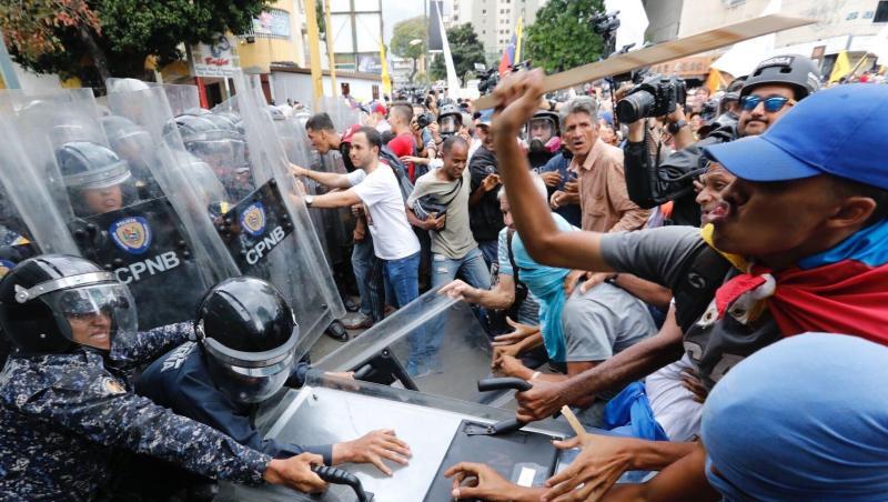 Oppositionsführer Juan Guaidó hat zu den Protesten und zur Forderung freier Präsidentschaftswahlen aufgerufen. Oppositionsführer Juan Guaidó hat zu den Protesten und zur Forderung freier Präsidentschaftswahlen aufgerufen.