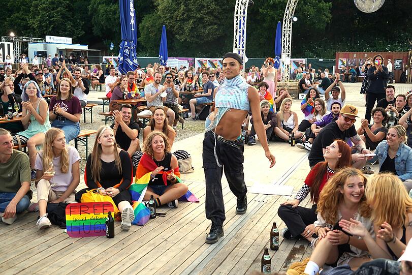 Oxa bei ihrem Auftritt bei CSD auf Theresienwiese in München.