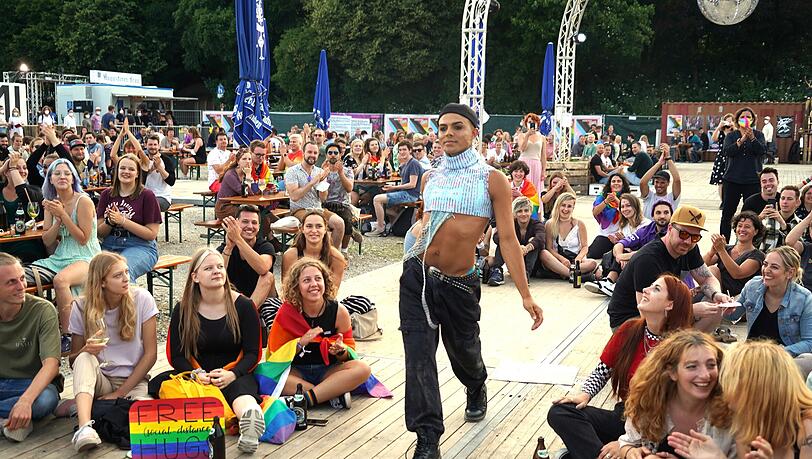 Oxa bei ihrem Auftritt bei CSD auf Theresienwiese in München. Oxa bei ihrem Auftritt bei CSD auf Theresienwiese in München.