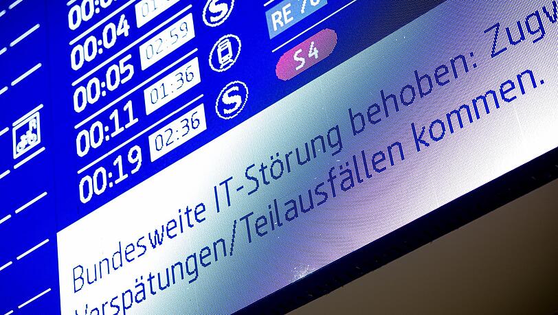 Der Bahnverkehr war wegen einer Funkstörung eingestellt. Der Bahnverkehr war wegen einer Funkstörung eingestellt.