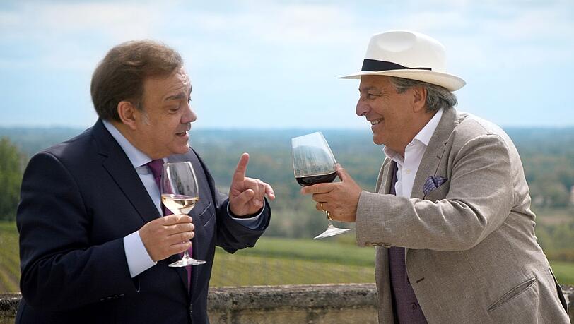 Der Beginn einer guten Freundschaft? Das sieht nur kurz nach ihrem ersten Treffen so aus, denn schon bald werden Autoh&auml;ndler G&eacute;rard Martin (Didier Bourdon, links) und Weingutbesitzer Fr&eacute;d&eacute;ric Bouvier-Sauvage (Christian Clavier) aufgrund unterschiedlicher nationaler und sozialer Herkunft aneinandergeraten.