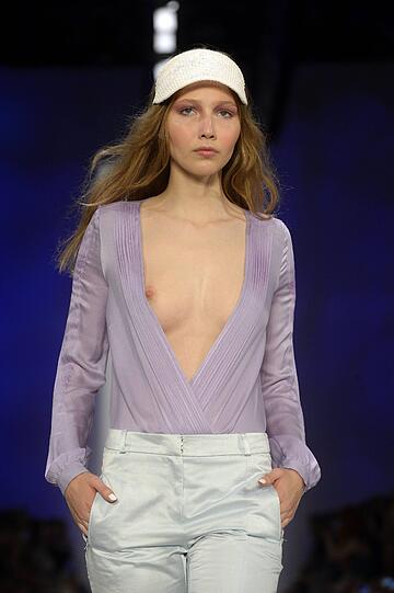 Die Mädchen dürfen auf dem Laufsteg nicht zimperlich sein: Bei der Fashion Week gibt's fast keine Show ohne (fast) nackte Brüste. Die Busenblitzer der sexy Models...