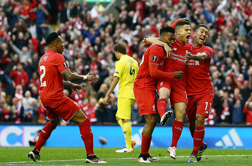 Die Liverpool-Spieler Philippe Coutinho, Daniel Sturridge und Roberto Firmino bejubeln das frühe Tor zum 1:0 gegen Villarreal.