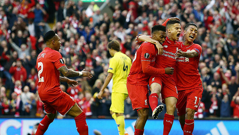 Die Liverpool-Spieler Philippe Coutinho, Daniel Sturridge und Roberto Firmino bejubeln das frühe Tor zum 1:0 gegen Villarreal. Die Liverpool-Spieler Philippe Coutinho, Daniel Sturridge und Roberto Firmino bejubeln das frühe Tor zum 1:0 gegen Villarreal.