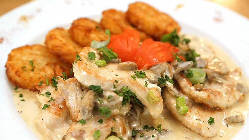 Schaut doch wirklich gut aus, oder? Putengeschnetzeltes mit Rösti im Sappralott in Donnersbergerstraße. Foto: Daniel von Loeper Schaut doch wirklich gut aus, oder? Putengeschnetzeltes mit Rösti im Sappralott in Donnersbergerstraße. Foto: Daniel von Loeper