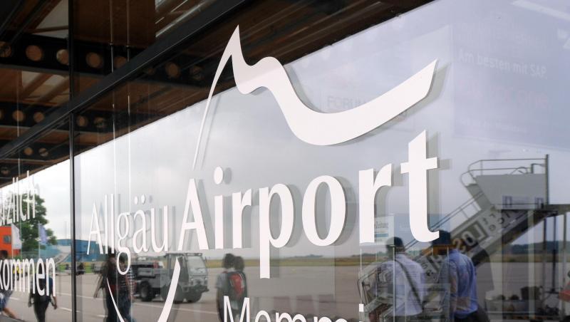 Logo und Schriftzug des Allgäu Airport am Terminal des Flughafens. Foto: Andreas Gebert/Archiv Logo und Schriftzug des Allgäu Airport am Terminal des Flughafens. Foto: Andreas Gebert/Archiv