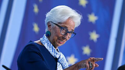 EZB-Präsidentin Christine Lagarde hält sich beim künftigen Kurs bedeckt (Archivbild)