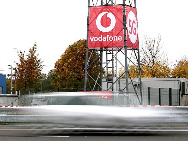 Testgelände mit 5G-Antenne in Neuss. Sollten sich Vodafone und die anderen Kläger vor Gericht durchsetzen, würden die Vergaberegeln unwirksam und die Bundesnetzagentur müsste das für den 5G-Ausbau zentrale Regelwerk neu erarbeiten.