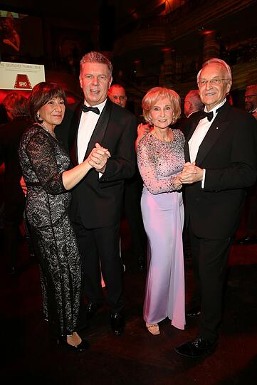 Dieter Reiter mit Ehefrau Petra und Edmund Stoiber mit Ehefrau Karin