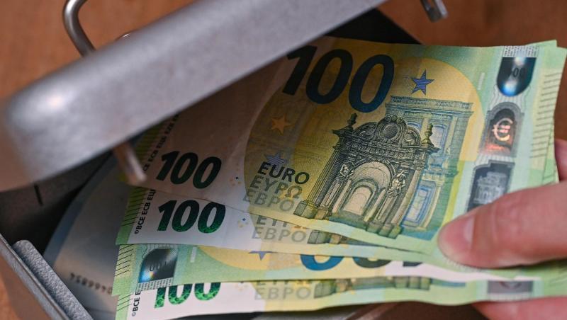Der 41-Jährige entnahm dem Automaten über Tausend Euro. (Symbolbild)