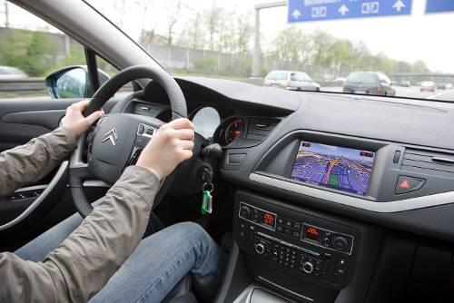 Mit 190 km/h raste ein 38-Jährige vor der Polizei davon. Waren Drogen im Spiel?