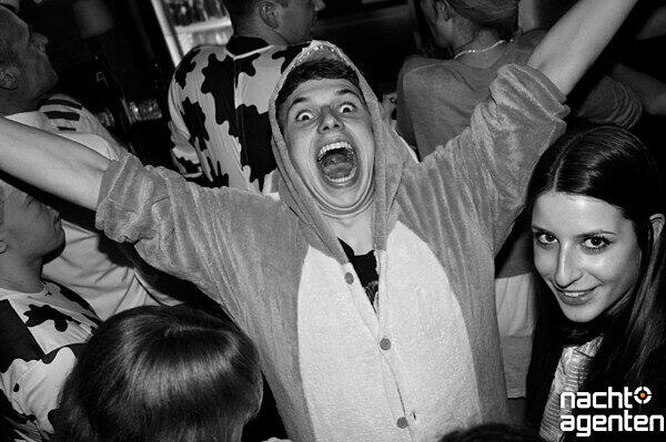 Ob nackt oder aufwendig kostümiert - alle haben eine riesen Gaudi auf dem Isarpreißnfasching beim Olylüstchen. Mehr Bilder unter: www.nachtagenten.de