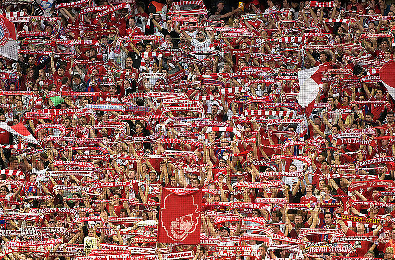 An ihnen lag es nicht, dass aus dem Wunder von Fröttmaning nichts wurde: Die Fans der Bayern im Spiel gegen den FC Barcelona.
