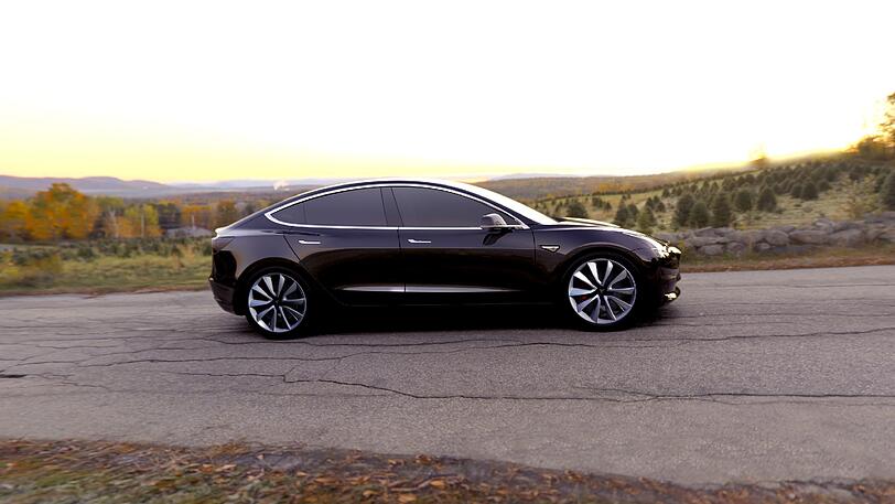 Der neue Tesla Model 3 ist ein kompakterer Mix aus Model S und Model X. Er bietet Platz für fünf Passagiere und deren Gepäck - und zwar reichlich, so Tesla-Chef Elon Musk.