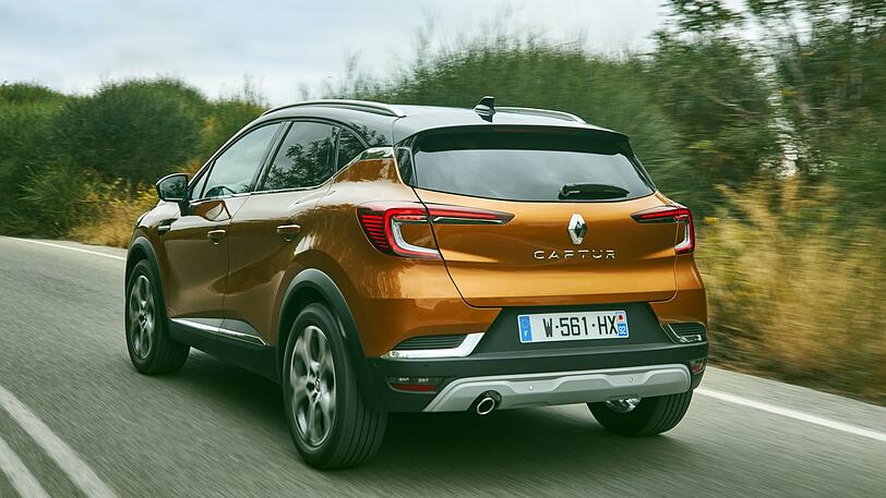 Auch die Heckpartie des Renault Captur trägt jetzt die Rückleuchten-Grafik der Marke.