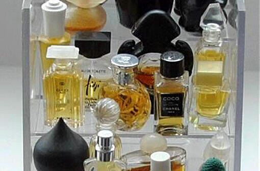In einem Kaufhaus in der Innenstadt hat ein 29-Jähriger am Freitag mehrere Parfums geklaut. (Symbolbild)