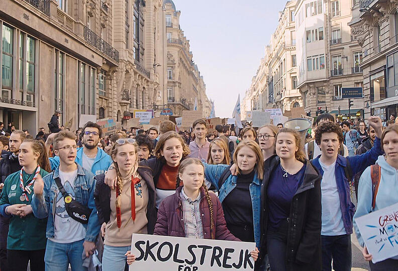 Die schwedische Umweltaktivistin Greta Thunberg in einer Szene der Dokumentation "Greta"