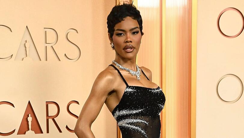 Teyana Taylor zeigte in einem Chanel-Kleid mit Spaghettiträgern ihre durchtrainierten Arme auf dem roten Teppich. Später ärgerte sie sich über einen Sicherheitsmann. Teyana Taylor zeigte in einem Chanel-Kleid mit Spaghettiträgern ihre durchtrainierten Arme auf dem roten Teppich. Später ärgerte sie sich über einen Sicherheitsmann.