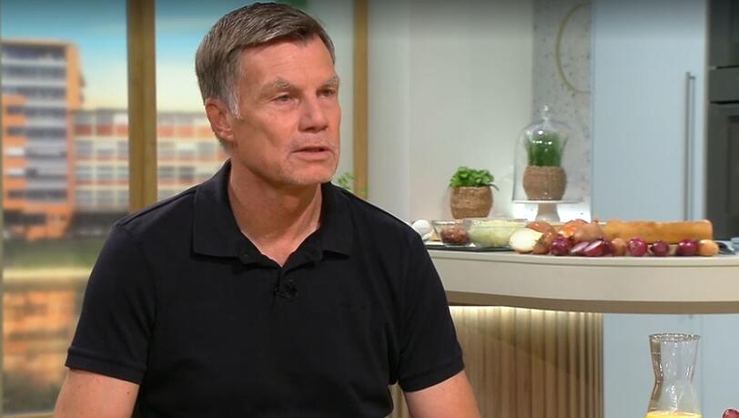 1996 wurde Thomas Helmer mit der deutschen Nationamannschaft Fußball-Europameister. Jetzt übte er in "Volle Kanne" (ZDF) Kritik - auch an seinen Nachfolgern auf dem Platz. 1996 wurde Thomas Helmer mit der deutschen Nationamannschaft Fußball-Europameister. Jetzt übte er in "Volle Kanne" (ZDF) Kritik - auch an seinen Nachfolgern auf dem Platz.