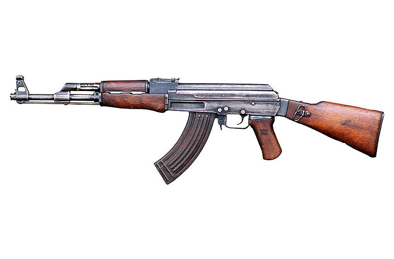 Der in Bayern von der Polizei gestoppte Mann hatte mehrere Sturmgewehere vom Typ AK-47 Kalaschnikow bei sich.