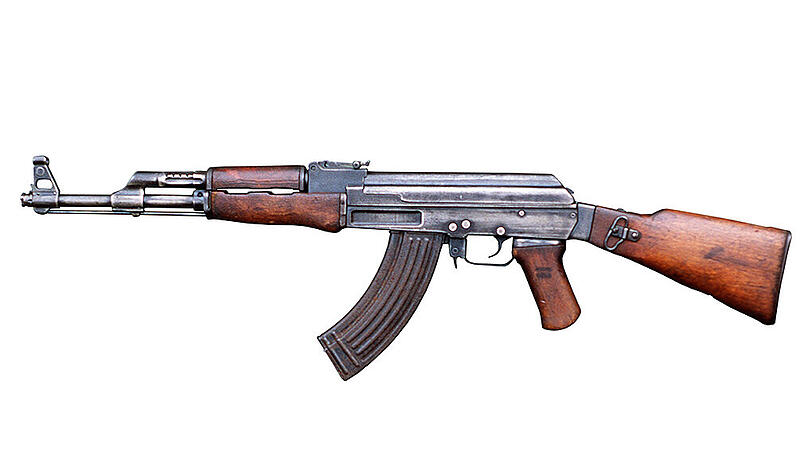Der in Bayern von der Polizei gestoppte Mann hatte mehrere Sturmgewehere vom Typ AK-47 Kalaschnikow bei sich. Der in Bayern von der Polizei gestoppte Mann hatte mehrere Sturmgewehere vom Typ AK-47 Kalaschnikow bei sich.