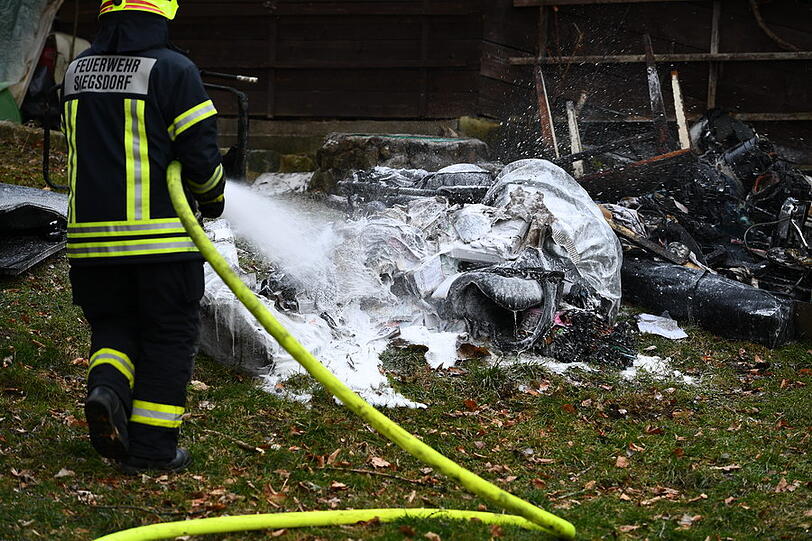 Der Sachschaden beträgt 35.000 Euro - die Ursache für den Kellerbrand ist derzeit noch unklar. Die Bilder vom Feuerwehreinsatz.