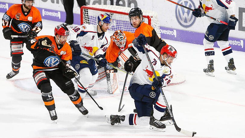 Durchgesetzt: der EHC Red Bull München in Wolfsburg.