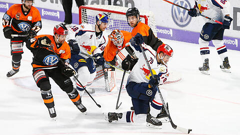 Durchgesetzt: der EHC Red Bull München in Wolfsburg.