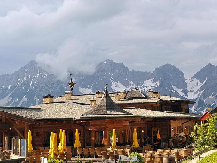 Die Brenneralm mit dem Wilden Kaiser. Foto: picture alliance/dpa/Archivbild