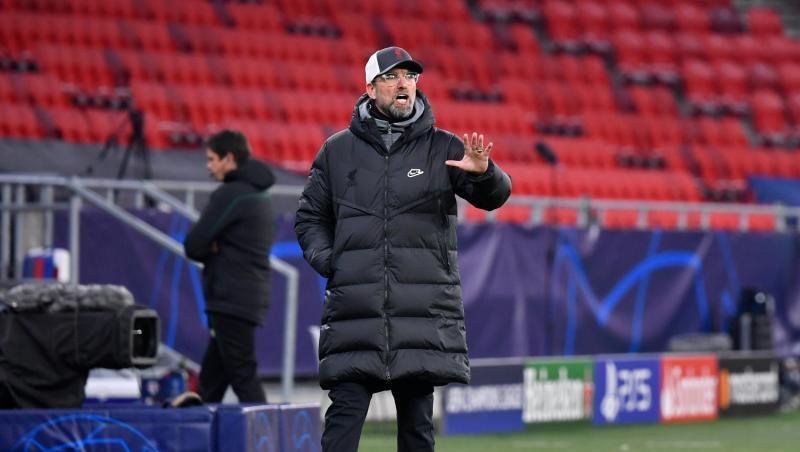 Trainer Jürgen Klopp vom FC Liverpool gibt seinem Team Anweisungen. Trainer Jürgen Klopp vom FC Liverpool gibt seinem Team Anweisungen.