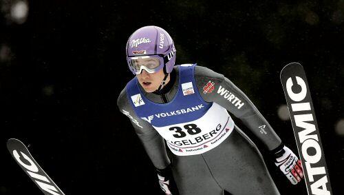 Martin Schmitt liegt wieder perfekt in der Luft: Der 30-Jährige will jetzt endgültig zurückkehren in die Weltspitze. Martin Schmitt liegt wieder perfekt in der Luft: Der 30-Jährige will jetzt endgültig zurückkehren in die Weltspitze.
