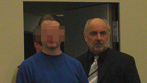 13 Jahre Haft: Lars R. hatte seinen Nebenbuhler in die Augen gestochen. 13 Jahre Haft: Lars R. hatte seinen Nebenbuhler in die Augen gestochen.
