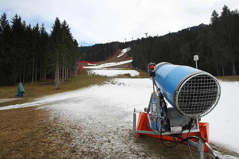 Ohne dem künstlichen Schnee aus der Kanone wäre die Skisaison in Garmisch-Partenkirchen noch nicht eröffnet.