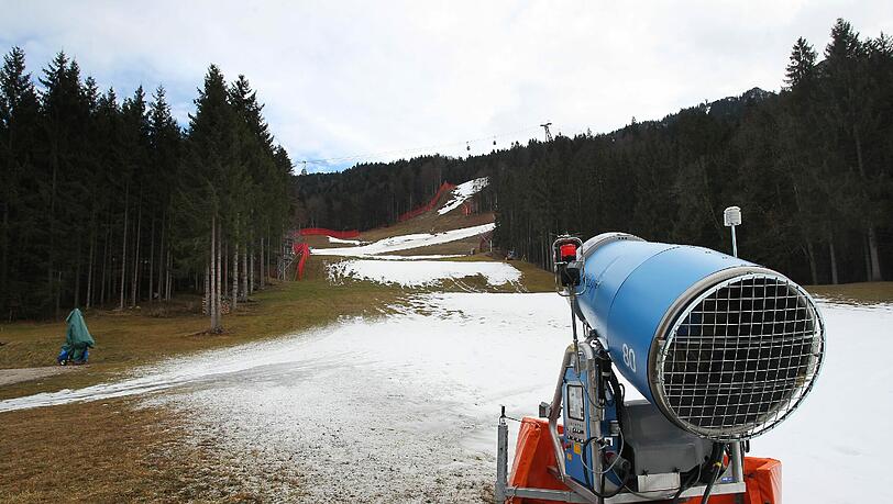 Ohne dem künstlichen Schnee aus der Kanone wäre die Skisaison in Garmisch-Partenkirchen noch nicht eröffnet.
