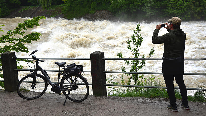 Reißerisch: Die Isar am Mittwochvormittag. Reißerisch: Die Isar am Mittwochvormittag.