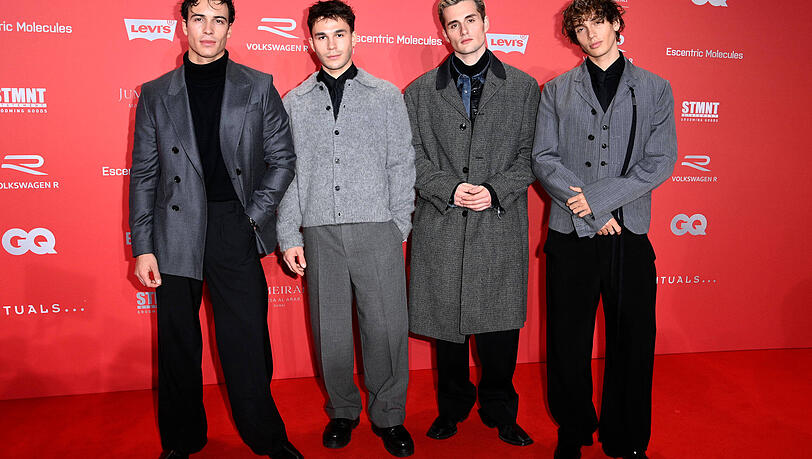Tim Schäcker, Julien Brown, Luis Freitag und Bene Schulz von den Elevator Boys im Rahmen der "GQ Men of the Year Awards" in Berlin. Es fehlt Jacob Rott, der ebenfalls Teil der Influencer-Gruppe ist. Tim Schäcker, Julien Brown, Luis Freitag und Bene Schulz von den Elevator Boys im Rahmen der "GQ Men of the Year Awards" in Berlin. Es fehlt Jacob Rott, der ebenfalls Teil der Influencer-Gruppe ist.