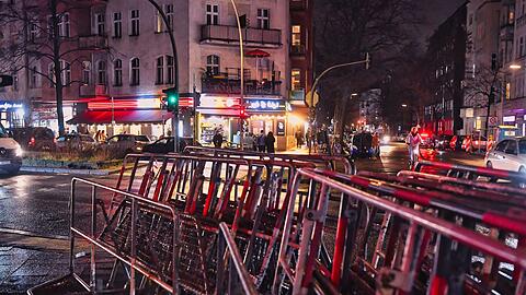 Die Polizei in Berlin bereitet sich auf einen Gro&szlig;einsatz vor.